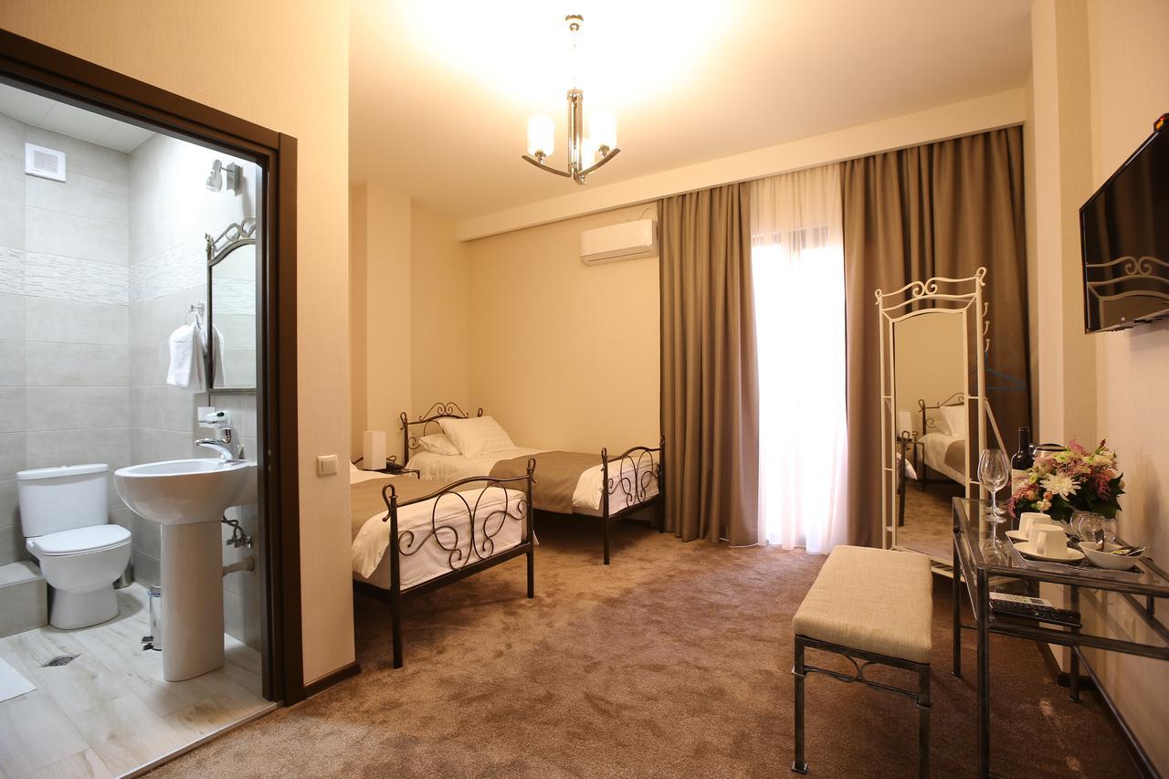 Golden Nugget Tbilisi Hotel Exterior foto